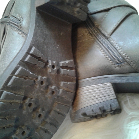 White Mountain Booties - Picture 4 of 5